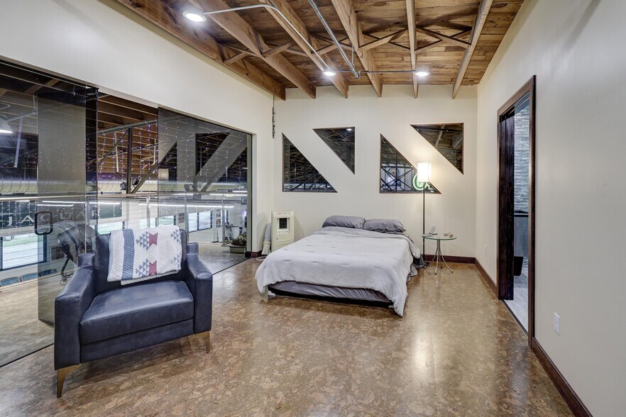 More Photos Of 102 S Wall Ave, Joplin Office For Sale