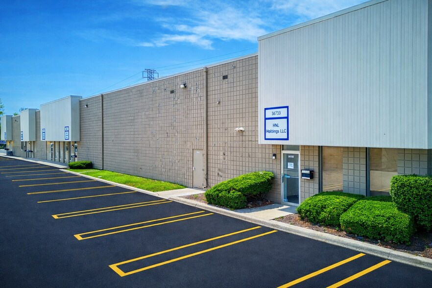 More Photos Of 36733-36977 Amrhein Rd, Livonia Unknown For Lease