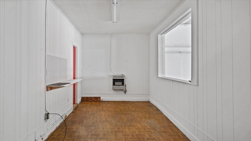 More Photos Of 123 N Main St, Warrenton Storefront For Sale