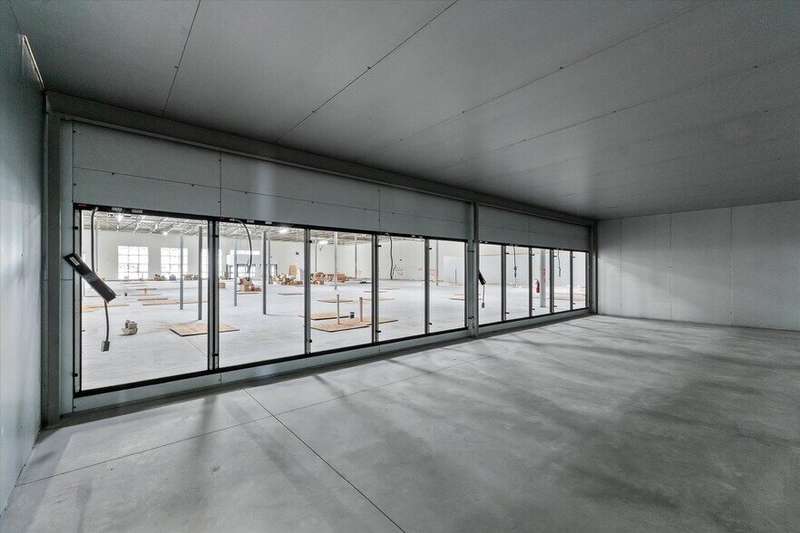 More Photos Of 2651 S Rochester Rd, Rochester Hills General Retail For Lease