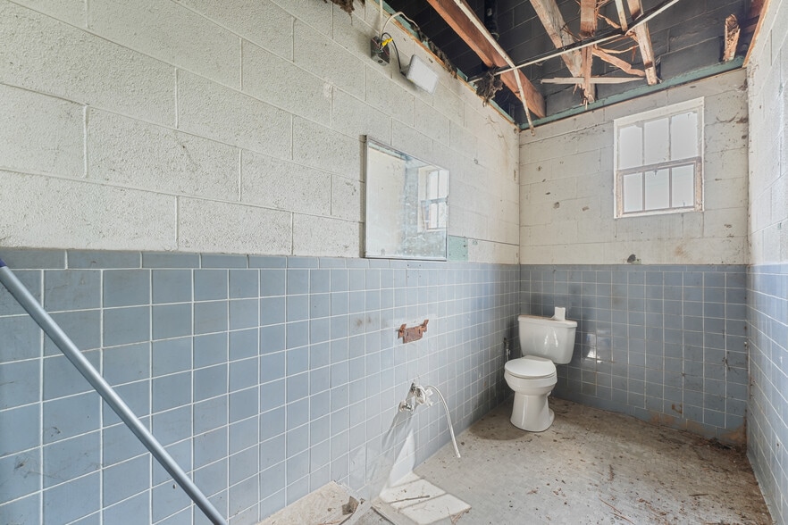 More Photos Of 16144 Market St, Channelview Manufacturing For Sale