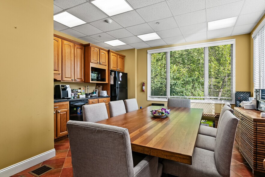 More Photos Of 10A JENNINGS Rd, Medford Medical For Sale