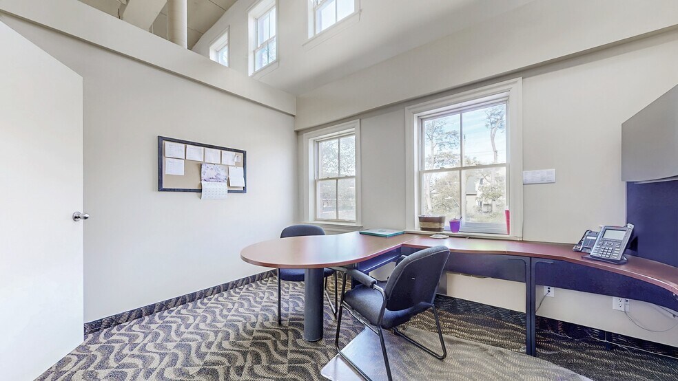 More Photos Of 121 Robinson St, Markham Office For Sale