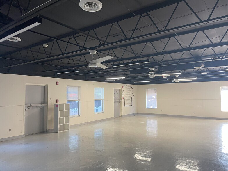 More Photos Of 1847 1st Ave N, Saint Petersburg Restaurant For Lease