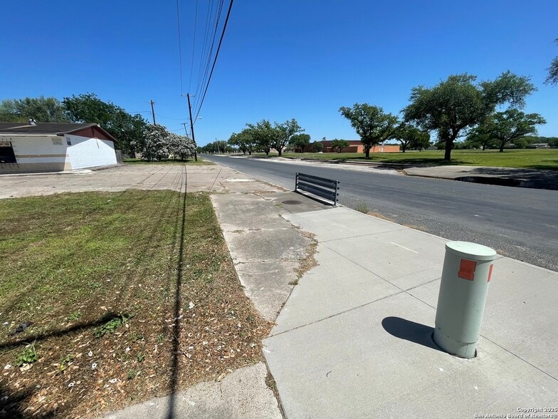More Photos Of 1230 E Santa Gertrudis, Kingsville Freestanding For Sale
