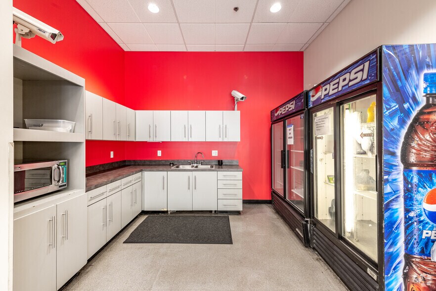 More Photos Of 850-860 W 4th St, Mansfield Freestanding For Lease