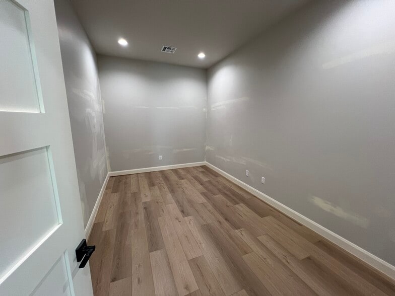 More Photos Of 7623 E 126th St S, Bixby Office For Lease