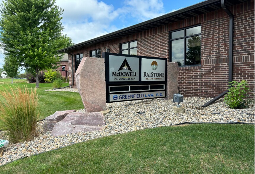 More Photos Of 609 E Tan Tara Cir, Sioux Falls Office For Lease