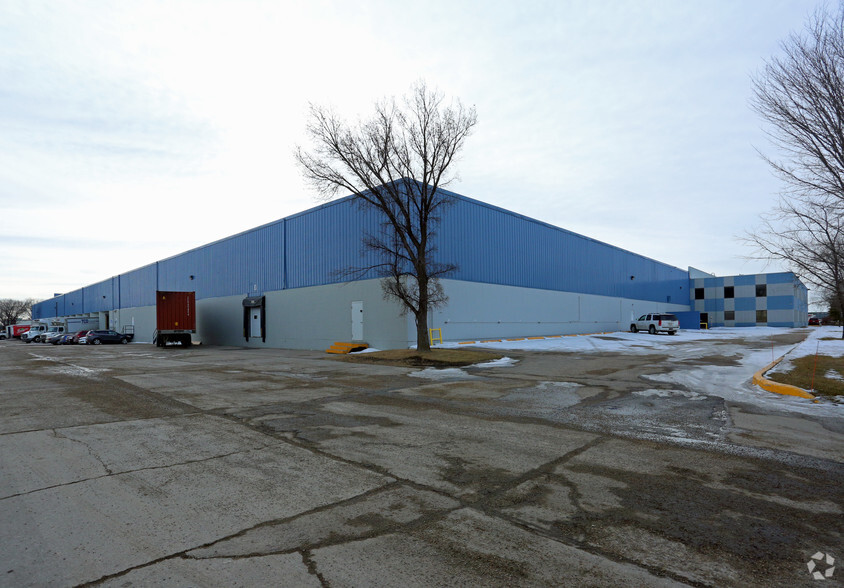 Primary Photo Of 15303-15311 128 Av NW, Edmonton Warehouse For Lease