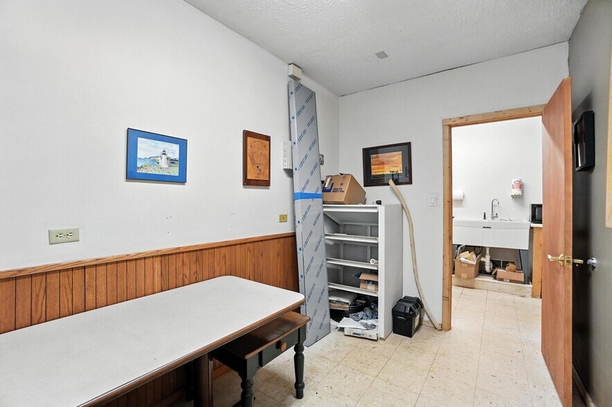 More Photos Of 103 Quinter Farm Rd, Englewood Freestanding For Sale