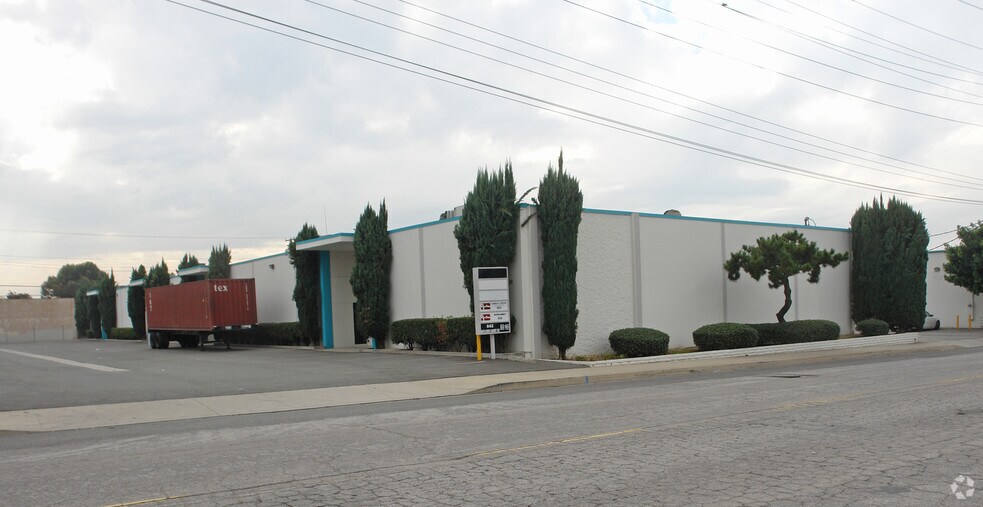 More Photos Of 802-852 E Edna Pl, Covina Warehouse For Lease