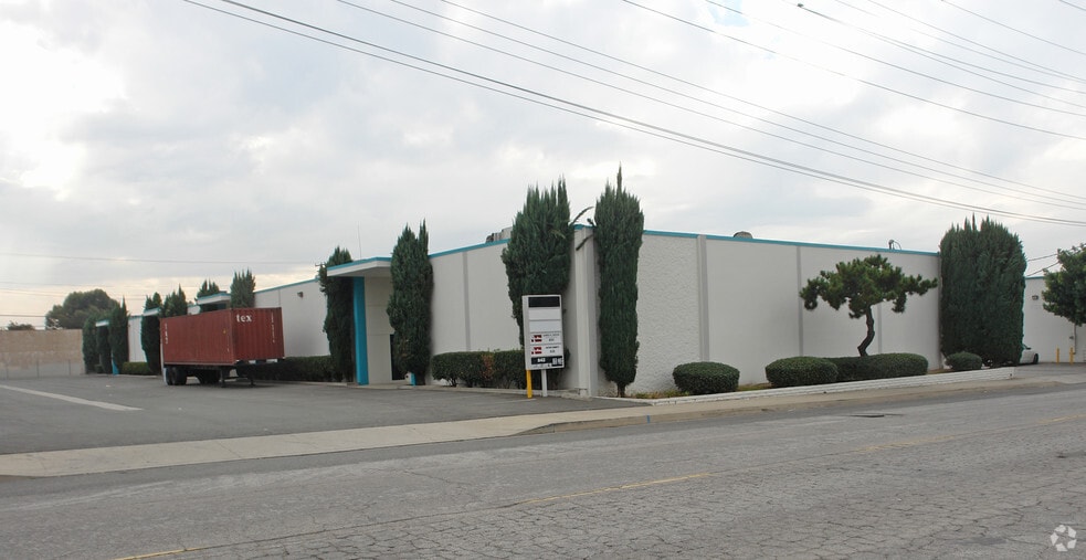 More Photos Of 802-864 E Edna Pl, Covina Warehouse For Lease