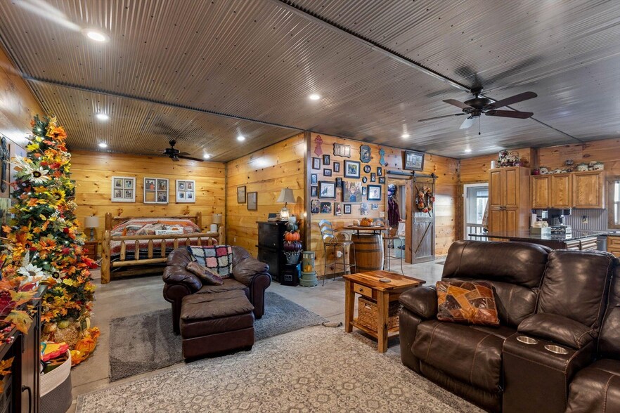 More Photos Of 558 Lucky Rd, Seymour Service For Sale