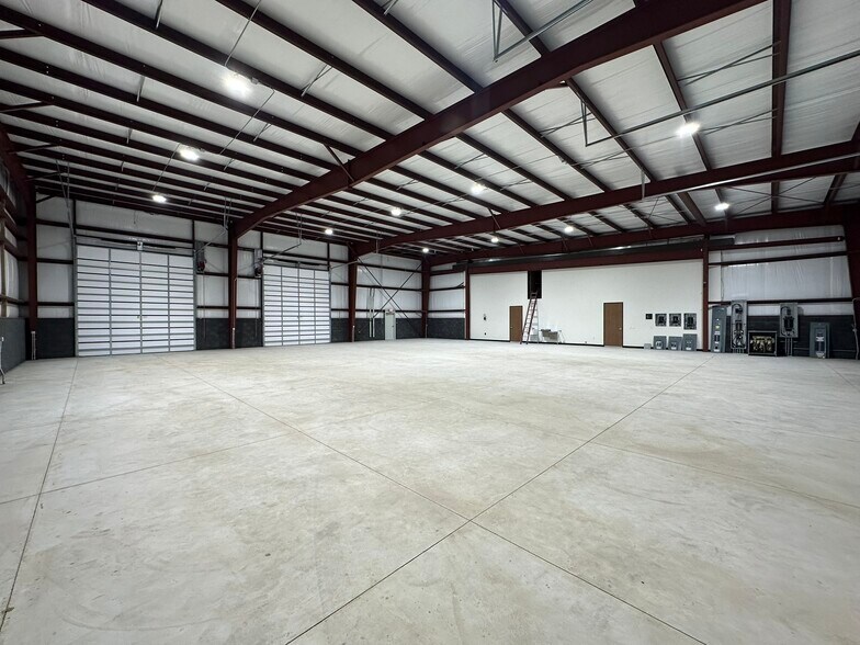 More Photos Of 31242 DenBeste Court, Shafter Warehouse For Lease