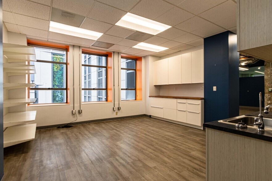 More Photos Of 1700 Broadway, Oakland Office For Lease