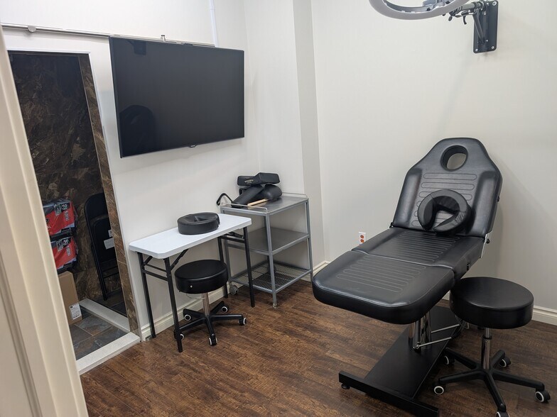 More Photos Of 10416 81st Ave NW, Edmonton Apartments For Lease