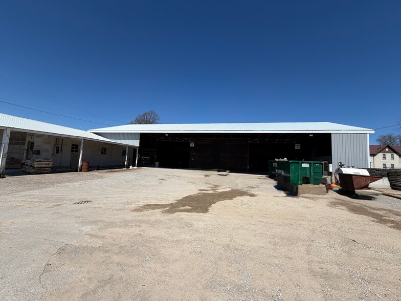 More Photos Of 130 N Cedar St, Newark Flex For Lease