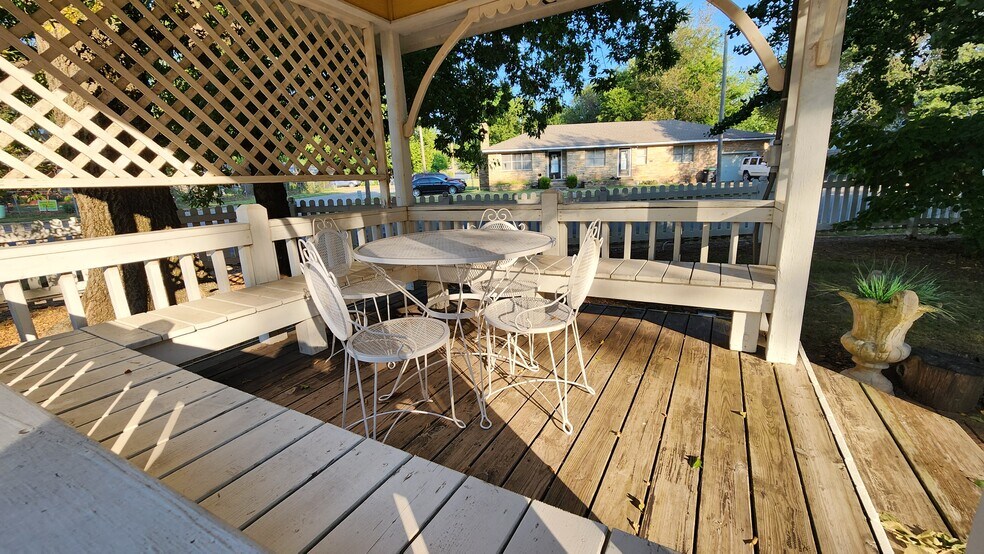 More Photos Of 224 W Chickasaw St, Tahlequah Hospitality For Sale