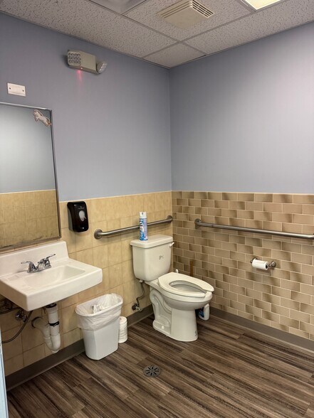 More Photos Of 1160 E Ogden Ave, Naperville Unknown For Lease