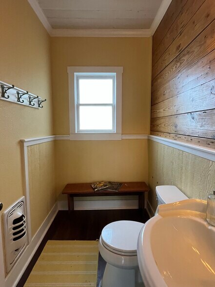 More Photos Of 1600 S Ford St, Llano Storefront Retail Office For Sale