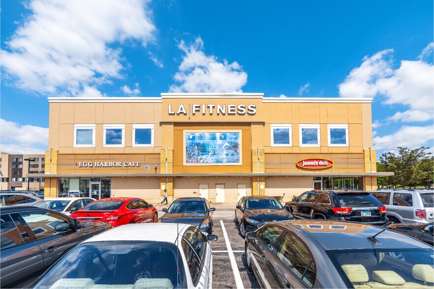More Photos Of 2030 York Rd, Oak Brook Health Club For Lease