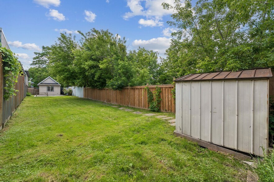 More Photos Of 43 Whitfield Av, Hamilton Manufacturing For Sale