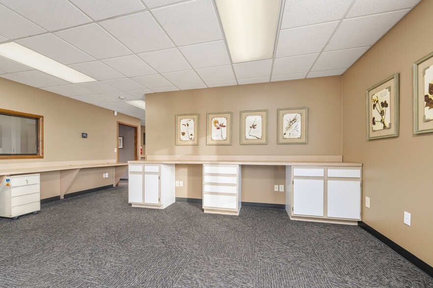 More Photos Of 4718 National Rd E, Richmond Office For Lease