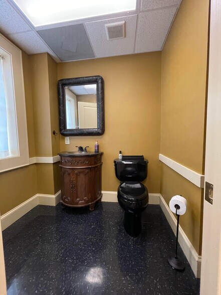 More Photos Of 79 Doyle St, Toccoa Office For Sale