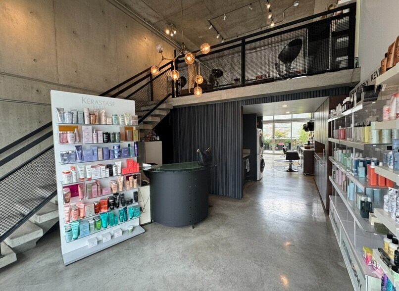 More Photos Of 1540 W 2nd Ave, Vancouver Apartments For Sale