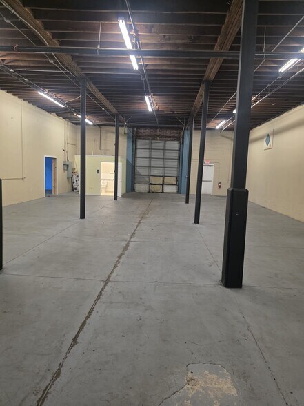 More Photos Of 801 8th Ave W, Palmetto Showroom For Lease