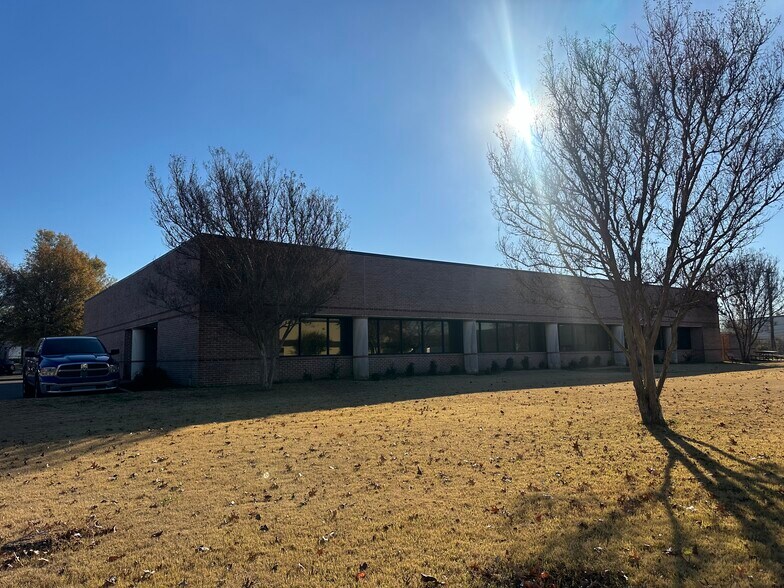 More Photos Of 3080 Bartlett Corporate Dr, Bartlett Warehouse For Lease