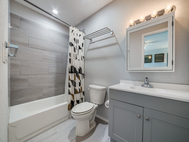 More Photos Of 6934 Crestway Rd, San Antonio Apartments For Sale
