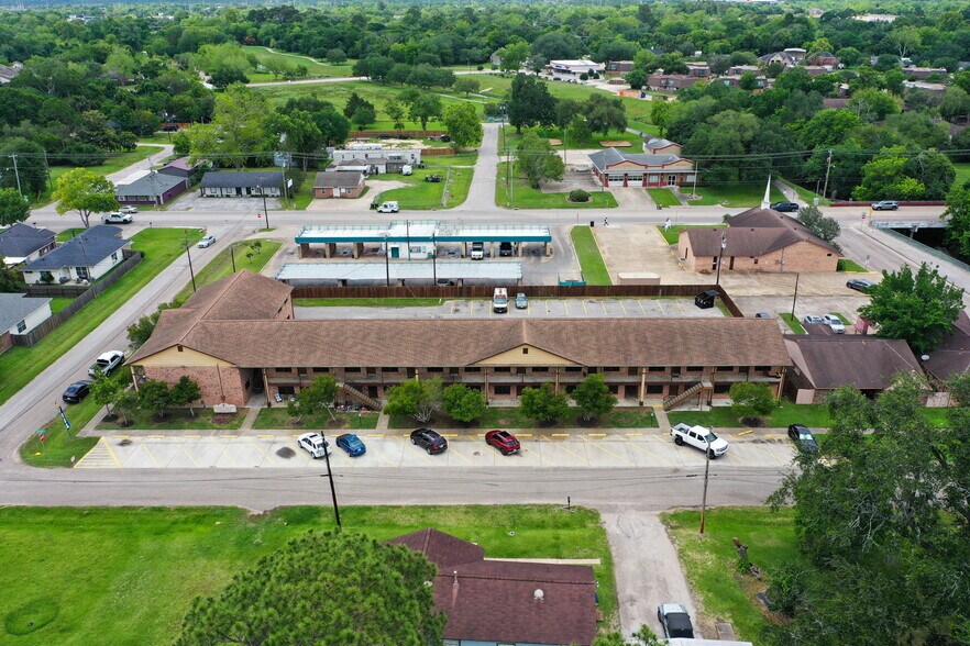 More Photos Of 601 E Coombs St, Alvin Apartments For Sale