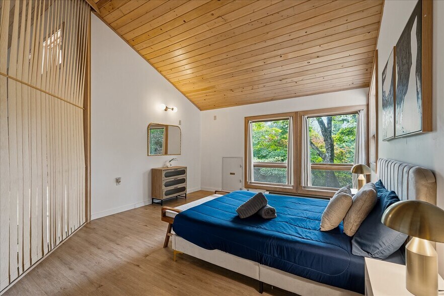 More Photos Of 112 Tawny Fox trl, East Stroudsburg Hospitality For Sale