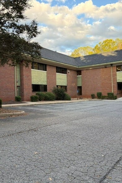 More Photos Of 2215 Landover Pl, Lynchburg Medical For Sale