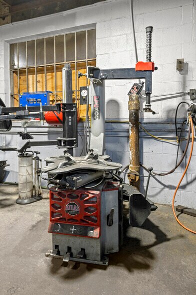 More Photos Of 2401 Fort St, Trenton Warehouse For Sale