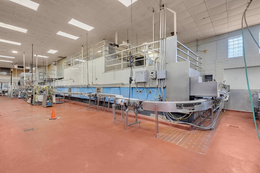 More Photos Of 724 Grand Ave, New Haven Warehouse For Sale