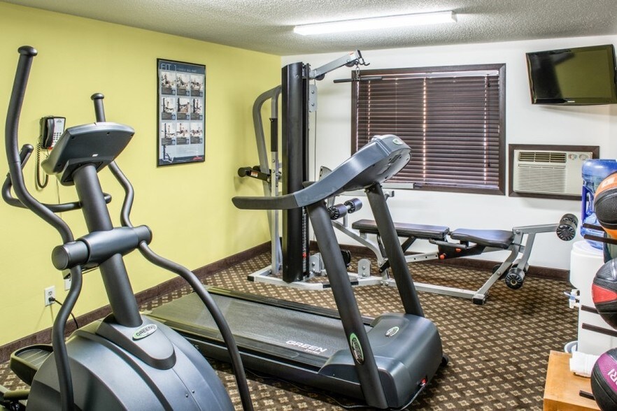 More Photos Of 3040 5th Ave S, Fort Dodge Hotel For Sale