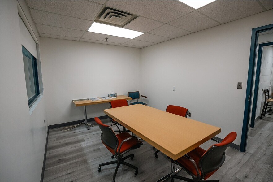 More Photos Of 3363 Davis Rd, Thorold Warehouse For Lease