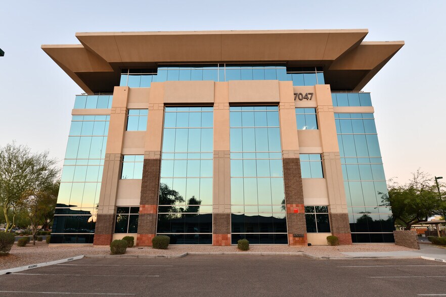 More Photos Of 7047 E Greenway Pky, Scottsdale Office For Lease