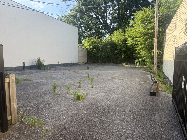 More Photos Of 1962 Madison Ave, Memphis Office For Sale