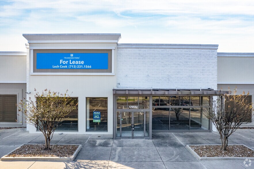 More Photos Of 17955 North Fwy, Houston Freestanding For Lease