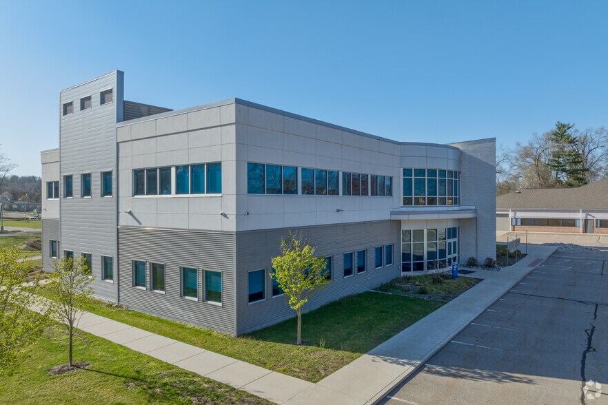More Photos Of 1825 S Park St, Kalamazoo Medical For Lease