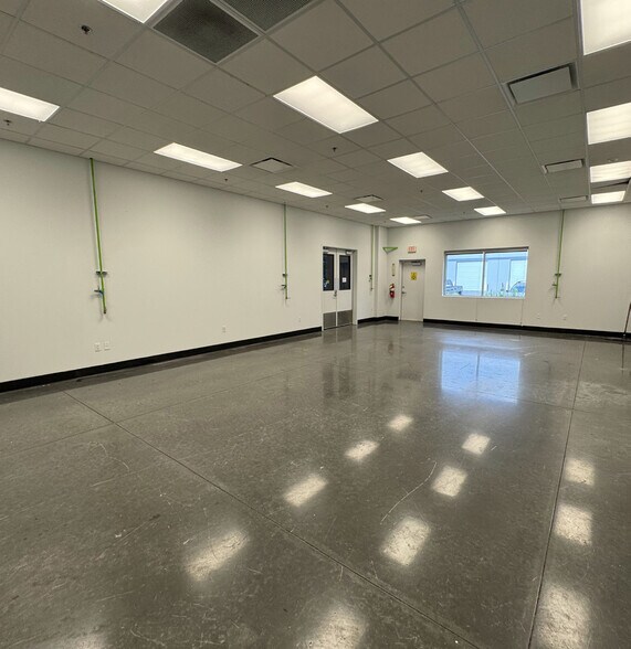 More Photos Of 660 Garden Commerce Pky, Winter Garden Warehouse For Sale
