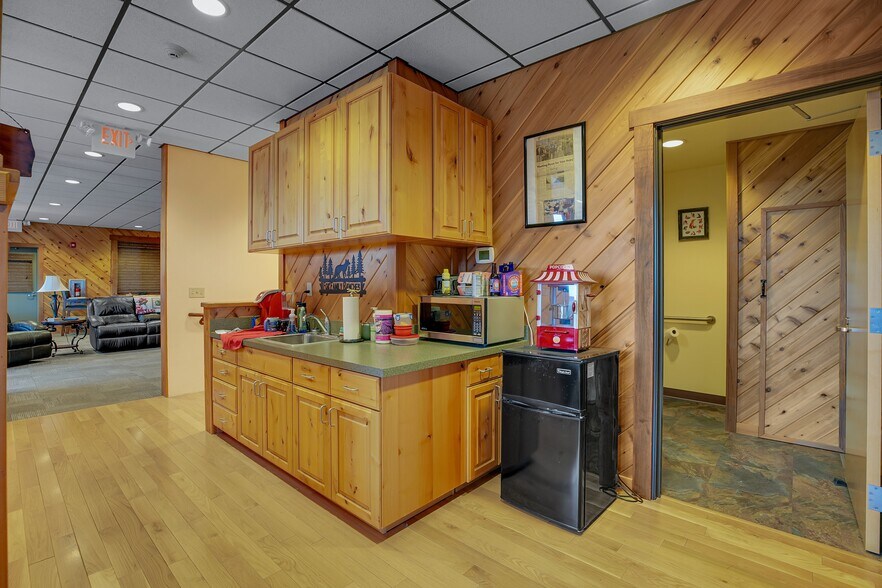 More Photos Of Stadelman, Hood River Industrial For Sale