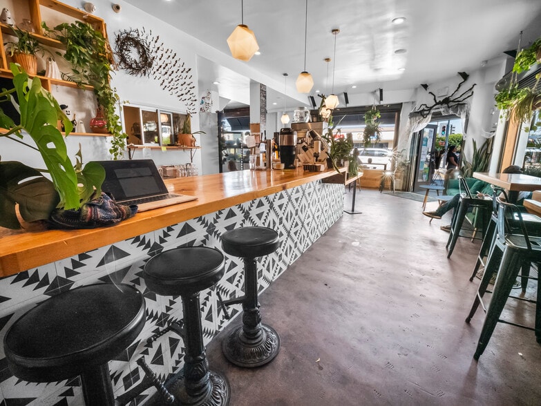 More Photos Of 1944 E 4th St, Long Beach Storefront Retail Residential For Sale