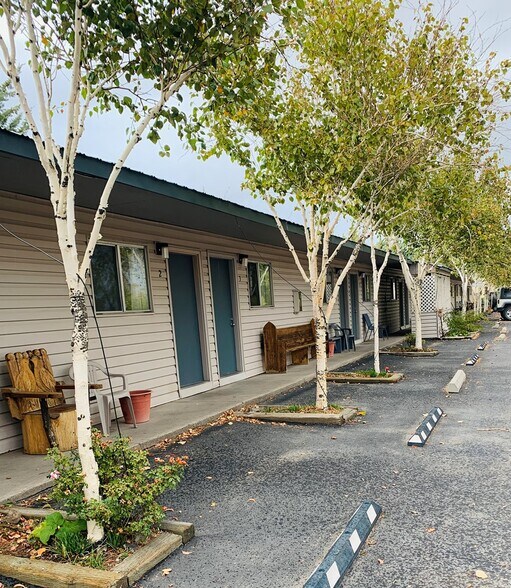 More Photos Of 62271 CA-299, Cedarville Hotel For Sale