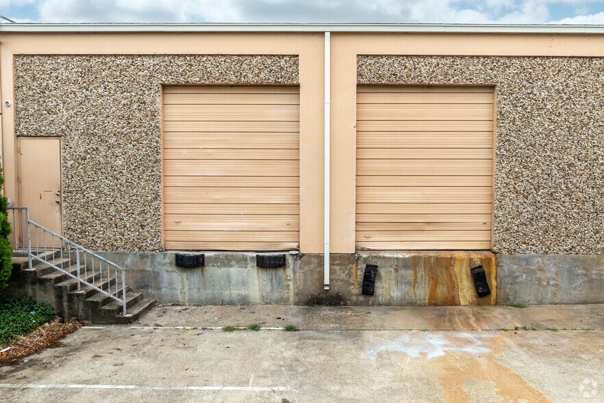 More Photos Of 501 Industrial Dr, Richardson Warehouse For Lease