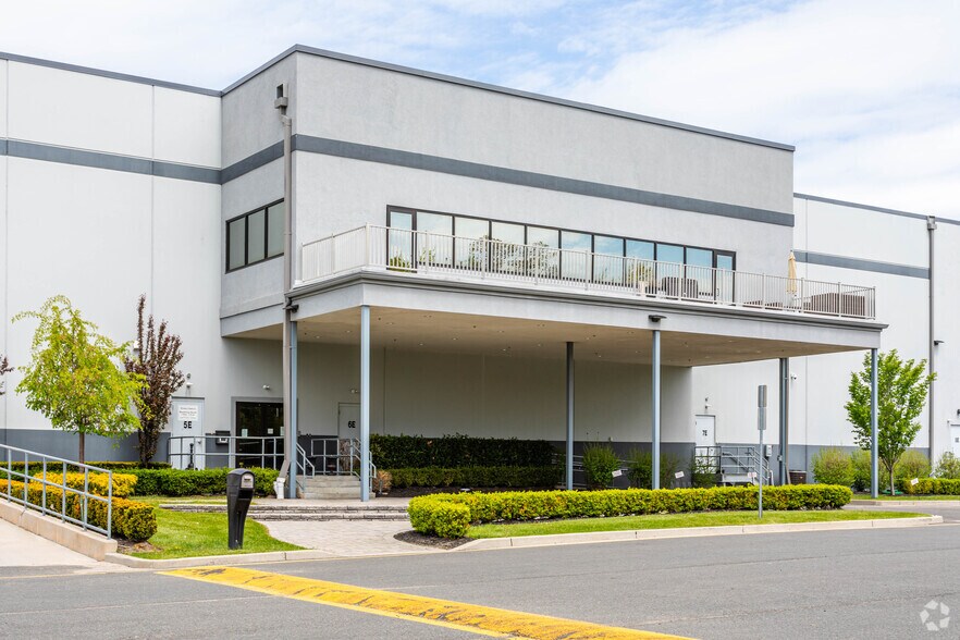 More Photos Of 1600 Livingston Ave, North Brunswick Distribution For Lease