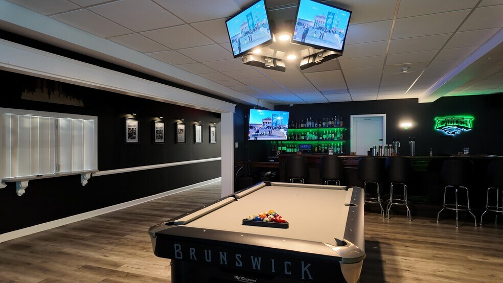 More Photos Of 1143 Wood St, Bristol Restaurant For Sale